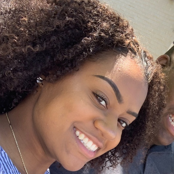 Meet your Posher, Riana - Picture 1 of 1